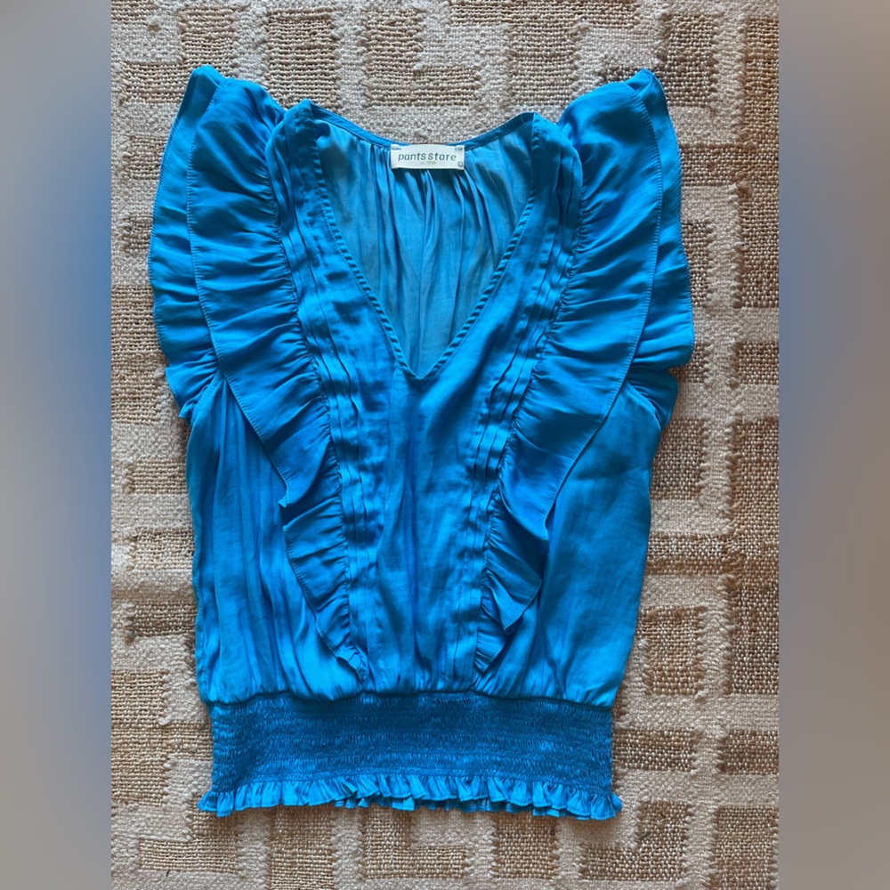Pants store blue blouse